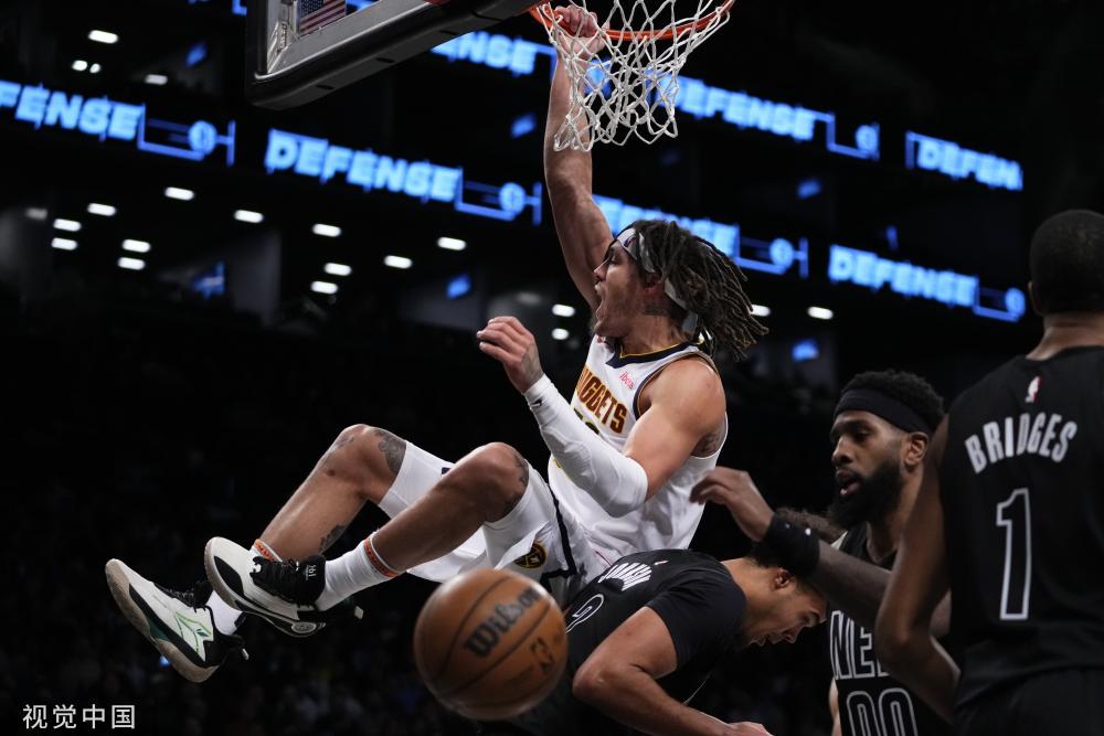 球迷们的热 球迷们的热